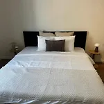 Near Center, 2br For 6 With Huge Living Room, Tv & Wifi شقة *