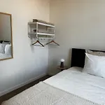 شقة Near Center, 2br For 6 With Huge Living Room, Tv & Wifi خنت