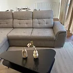 Near Center, 2br For 6 With Huge Living Room, Tv & Wifi شقة *
