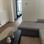 شقة Near Center, 2br For 6 With Huge Living Room, Tv & Wifi خنت