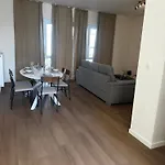 Near Center, 2br For 6 With Huge Living Room, Tv & Wifi خنت