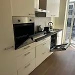 شقة Near Center, 2br For 6 With Huge Living Room, Tv & Wifi