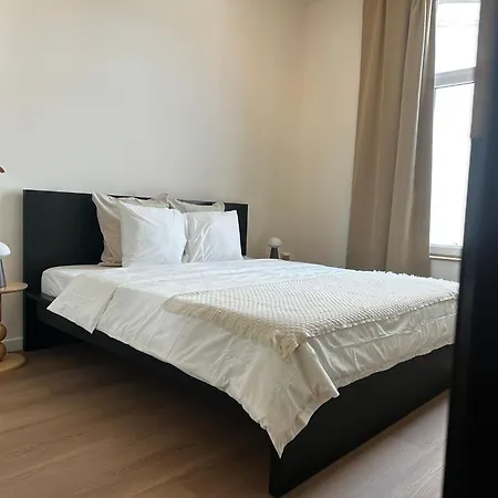 Near Center, 2br For 6 With Huge Living Room, Tv & Wifi