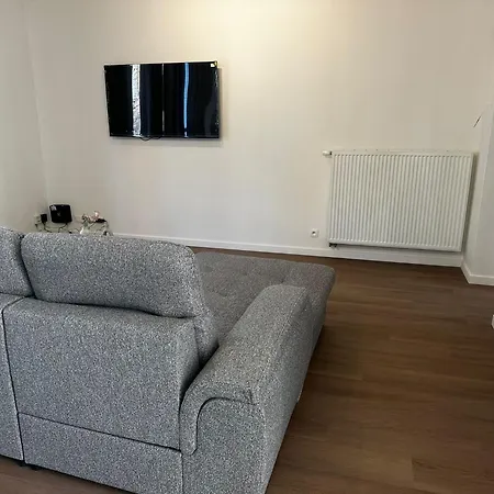 Lägenhet Near Center, 2br For 6 With Huge Living Room, Tv & Wifi *