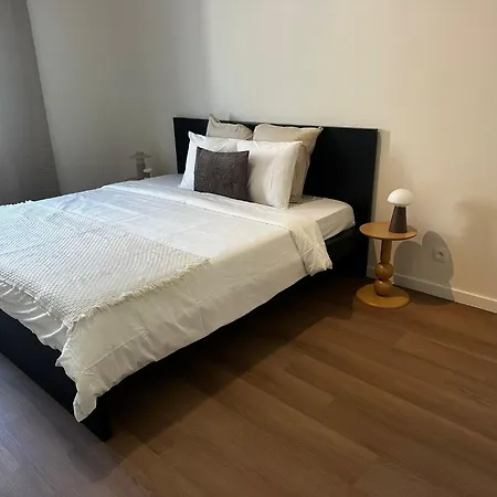 Lägenhet Near Center, 2br For 6 With Huge Living Room, Tv & Wifi