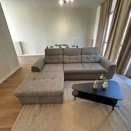 Near Center, 2br For 6 With Huge Living Room, Tv & Wifi