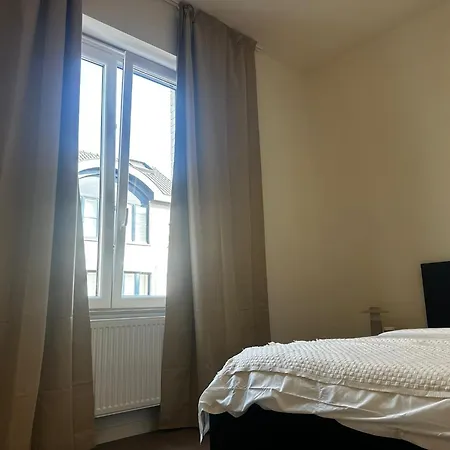 Near Center, 2br For 6 With Huge Living Room, Tv & Wifi * Gent