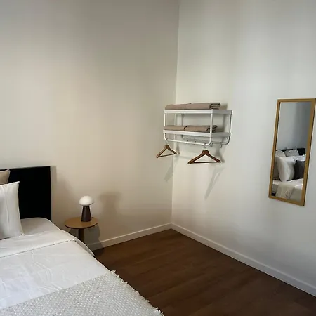 Near Center, 2br For 6 With Huge Living Room, Tv & Wifi