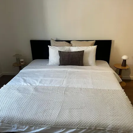 Near Center, 2br For 6 With Huge Living Room, Tv & Wifi Lägenhet *