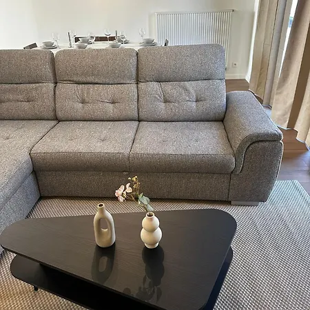 Near Center, 2br For 6 With Huge Living Room, Tv & Wifi Lägenhet *