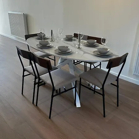 Lägenhet Near Center, 2br For 6 With Huge Living Room, Tv & Wifi *