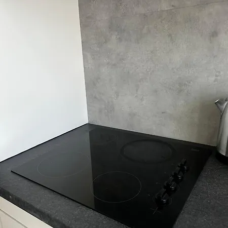 Near Center, 2br For 6 With Huge Living Room, Tv & Wifi