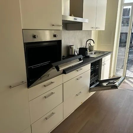 Lägenhet Near Center, 2br For 6 With Huge Living Room, Tv & Wifi