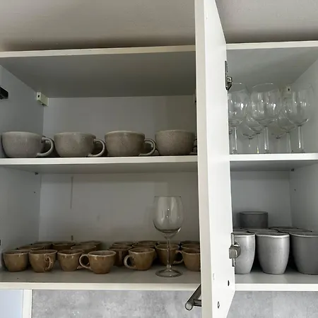 Near Center, 2br For 6 With Huge Living Room, Tv & Wifi Lägenhet *