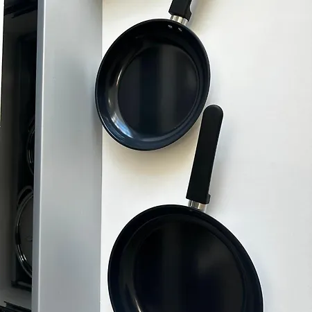 Near Center, 2br For 6 With Huge Living Room, Tv & Wifi Appartamento Gand