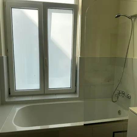 Near Center, 2br For 6 With Huge Living Room, Tv & Wifi * Gent