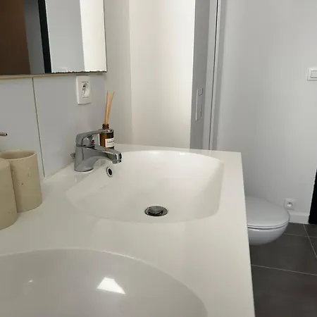 Near Center, 2br For 6 With Huge Living Room, Tv & Wifi Lägenhet Gent
