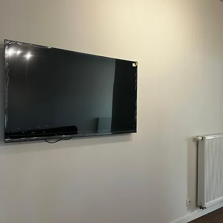 Near Center, 2br For 6 With Huge Living Room, Tv & Wifi *