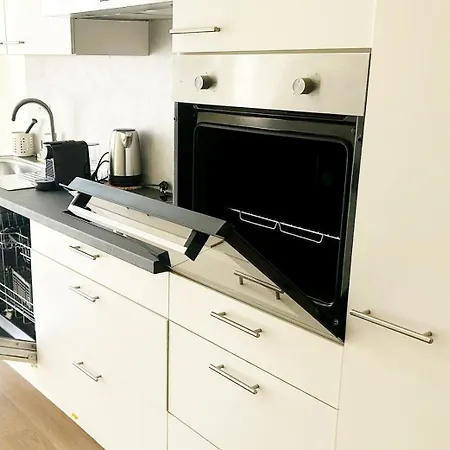 Near Center, 2br For 6 With Huge Living Room, Tv & Wifi Lägenhet *