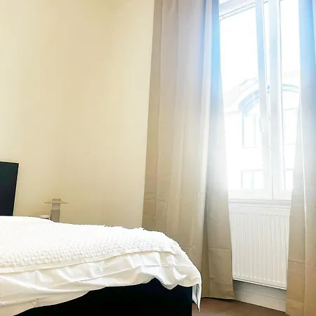 Near Center, 2br For 6 With Huge Living Room, Tv & Wifi Lägenhet *
