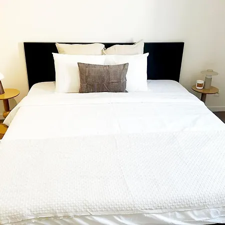 Near Center, 2br For 6 With Huge Living Room, Tv & Wifi Lägenhet *