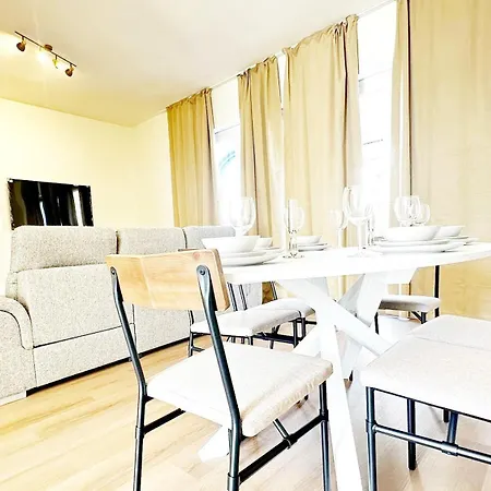 Lägenhet Near Center, 2br For 6 With Huge Living Room, Tv & Wifi Gent