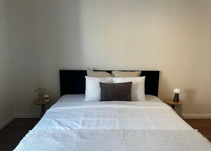 Near Center, 2br For 6 With Huge Living Room, Tv & Wifi * Gand