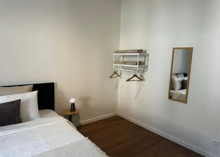 Near Center, 2br For 6 With Huge Living Room, Tv & Wifi