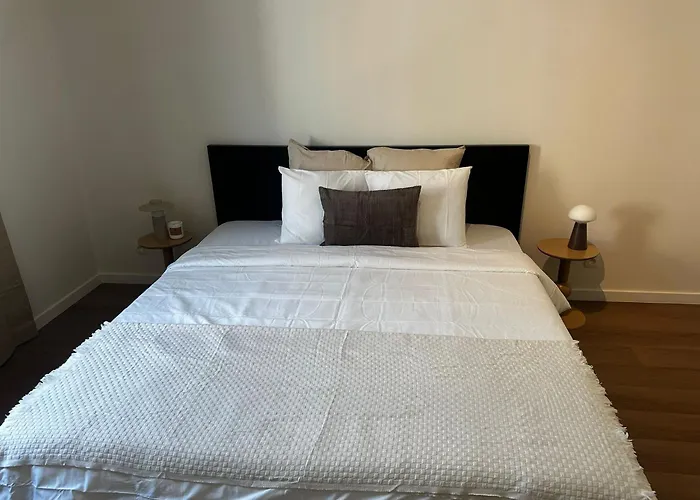 Near Center, 2br For 6 With Huge Living Room, Tv & Wifi Appartamento *