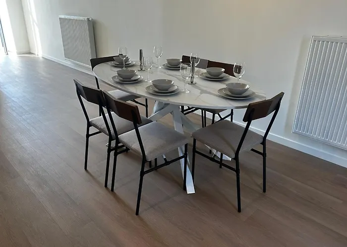 Apartamento Near Center, 2br For 6 With Huge Living Room, Tv & Wifi *