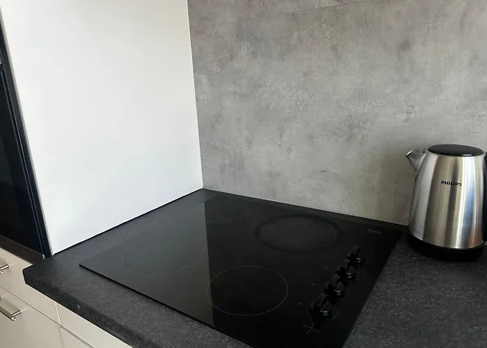 Near Center, 2br For 6 With Huge Living Room, Tv & Wifi