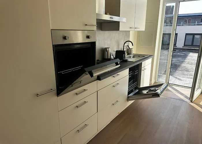 公寓 Near Center, 2br For 6 With Huge Living Room, Tv & Wifi