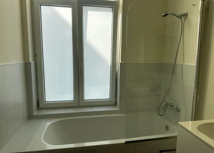 Near Center, 2br For 6 With Huge Living Room, Tv & Wifi * Gand