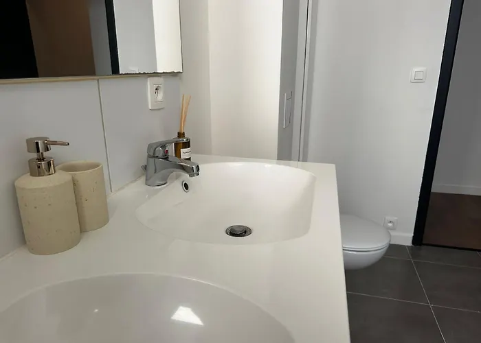 Near Center, 2br For 6 With Huge Living Room, Tv & Wifi Apartamento Gante