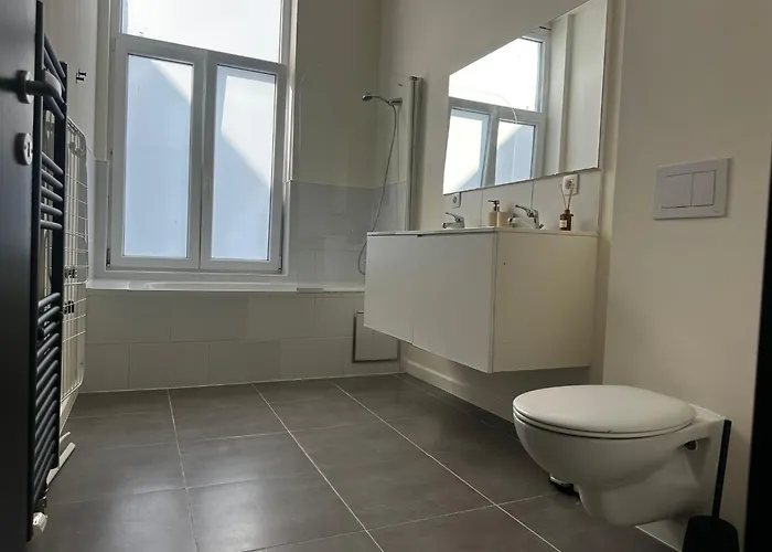 Appartamento Near Center, 2br For 6 With Huge Living Room, Tv & Wifi *